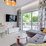 아파트 Two Bedroom Near The Ocean