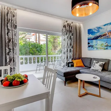 Апартаменты Two Bedroom Near The Ocean