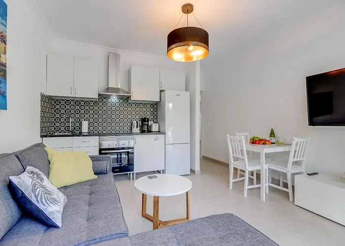 Two Bedroom Near The Ocean 아파트