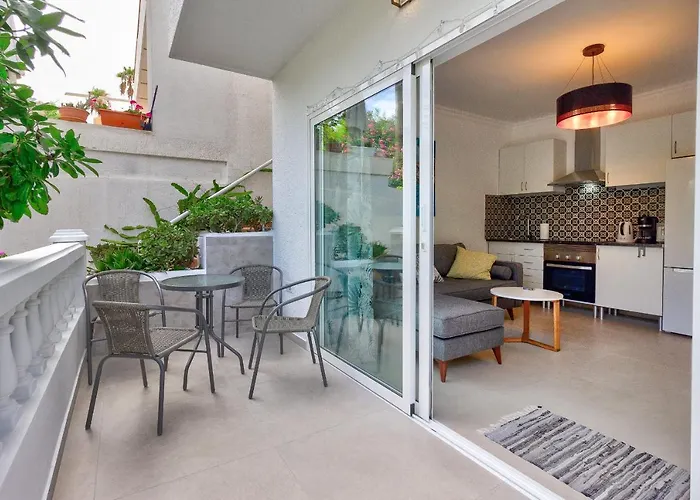 Two Bedroom Near The Ocean 아파트