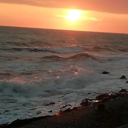 Two Bedroom Near The Ocean *