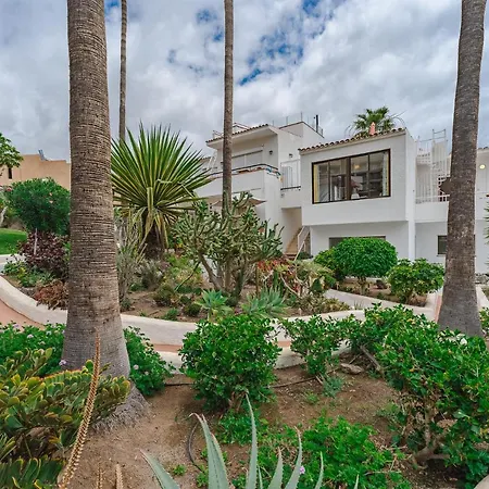 Two Bedroom Near The Ocean דירה