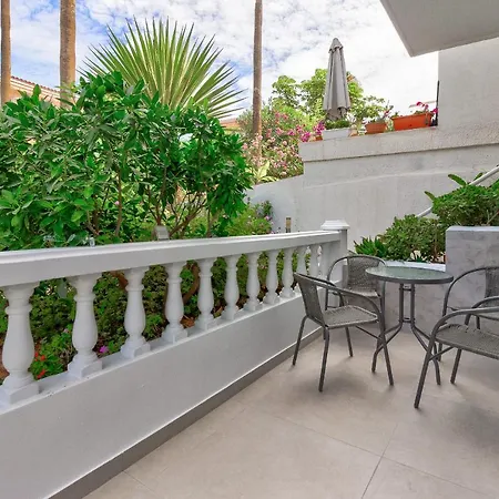 Two Bedroom Near The Ocean Apartamento Playa de las Americas (Tenerife)