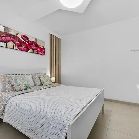 Two Bedroom Near The Ocean * Playa de las Americas (Tenerife)