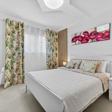 Two Bedroom Near The Ocean Playa de las Americas (Tenerife)